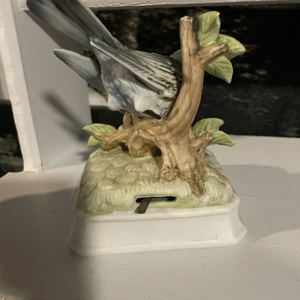 Vintage Gorham Porcelain Bird  Plays Music‎